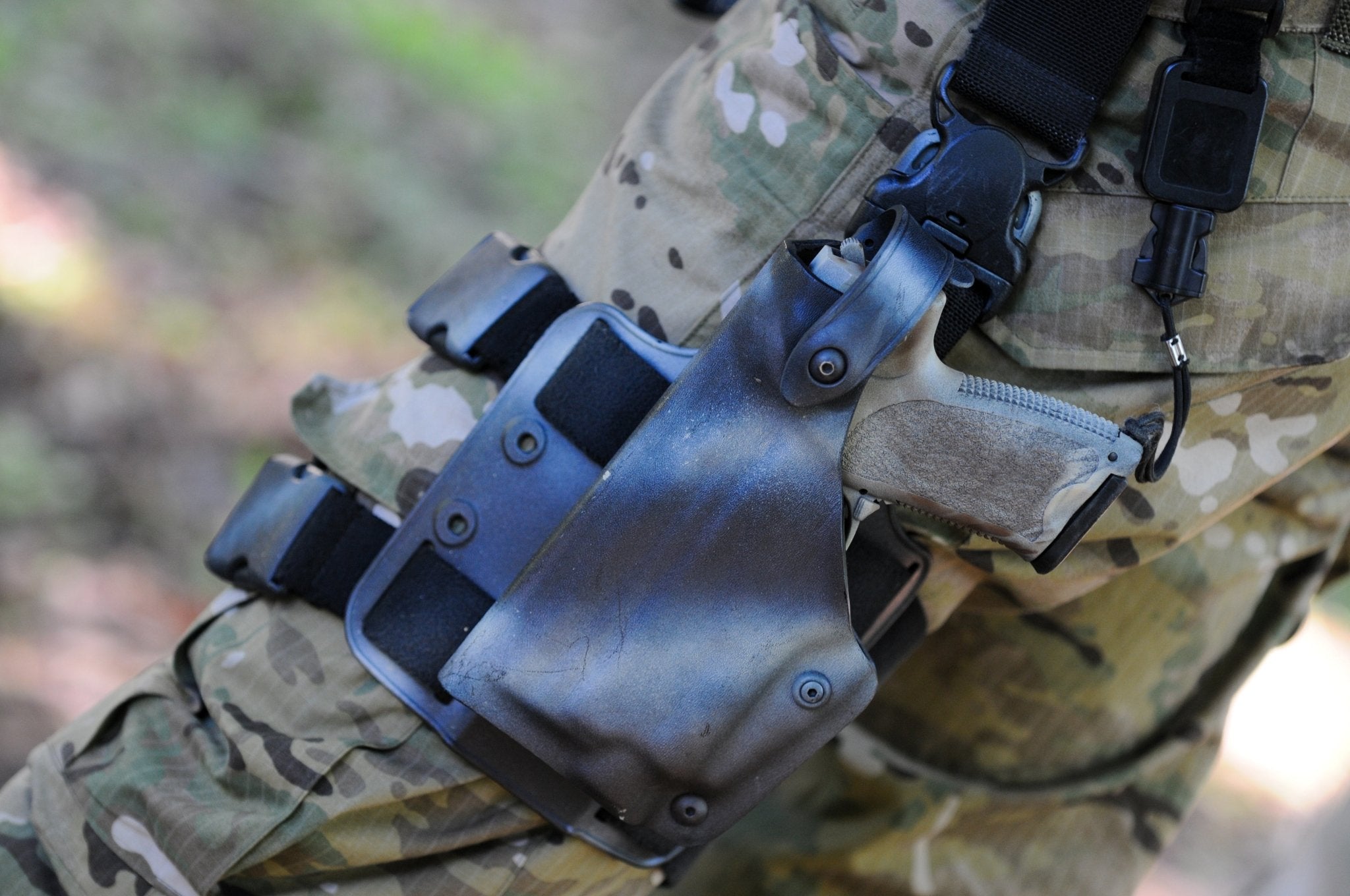 Holster Cuisse Réglable, Poche Pistolet Airsoft avec Sac de Transport - pour Police, Armée, Chasse, Sport, Combat - Hommes et Femmes Holster Cuisse Réglable, Poche Pistolet Airsoft avec Sac de Transport - pour Police, Armée, Chasse, Sport, Combat - Hommes et Femmes
